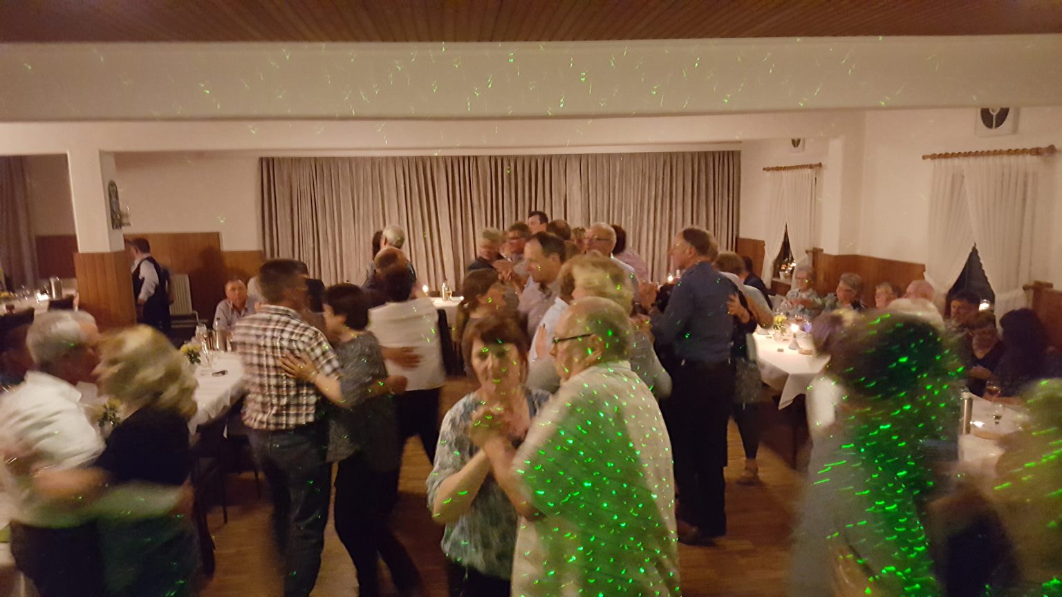 Party-DJ-Deluxe 2 Feiern mit Party-Dj-Deluxe